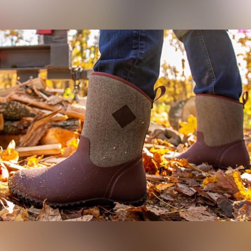 Nwt. Muck boots for women